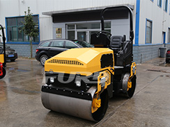 鋼輪款座駕壓路機(jī)做好保養(yǎng)不容忽視！