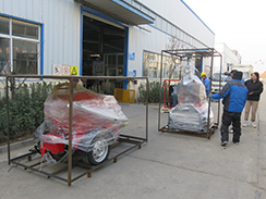 福瑞得機(jī)械1臺(tái)灌縫機(jī)，1臺(tái)移動(dòng)燈車，一臺(tái)馬路吹風(fēng)機(jī)打包裝柜出口新加坡