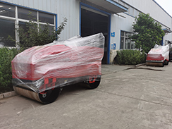 7月2日，福瑞得機(jī)械2臺(tái)全液壓座駕雙鋼輪壓路機(jī)打包發(fā)往吉林。